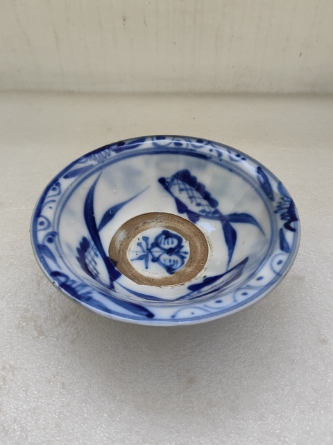 古玩陶瓷青花三魚花卉紋撇口碗拍賣,當前價格450元