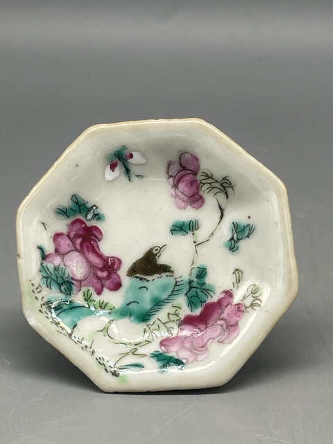 古玩陶瓷清同治細(xì)路粉彩富貴白頭八方碟拍賣,當(dāng)前價格359元