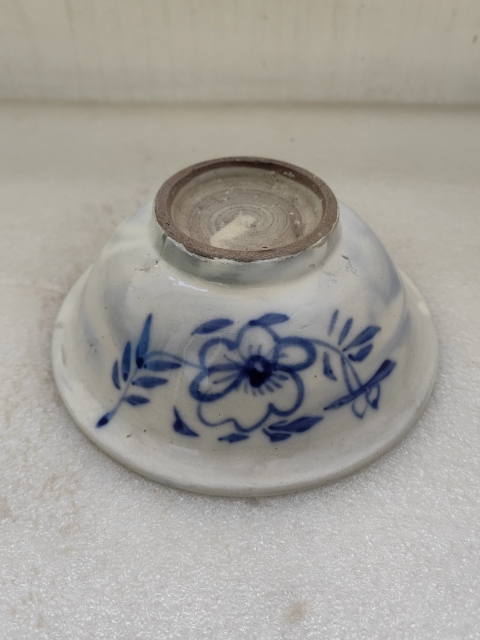 古玩陶瓷青花三魚花卉紋撇口碗拍賣,當前價格550元