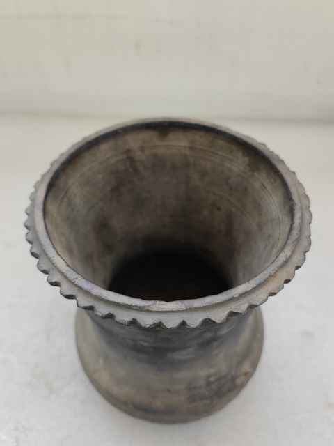 古玩陶瓷黑陶花觚拍賣，當前價格580元