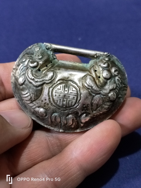 古玩銅器晚清民國雙獅獸銀鎖拍賣,當前價格550元