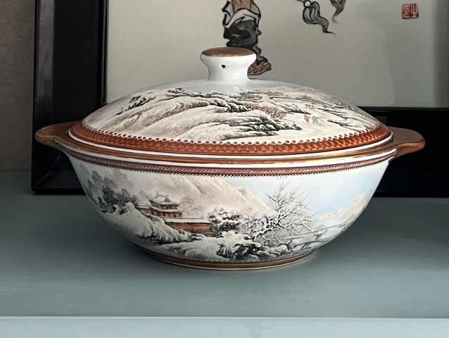 古玩陶瓷余文鑲雪景粉彩山水紋蓋盒拍賣，當前價格46000元