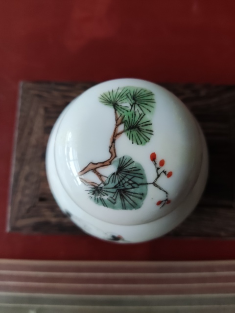 古玩陶瓷創(chuàng)匯期景德鎮(zhèn)粉彩松鶴紋蓋罐拍賣，當(dāng)前價(jià)格168元