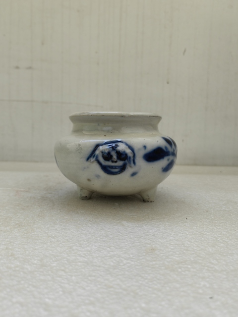 古玩陶瓷青花花卉紋獅耳三足爐拍賣,當前價格580元