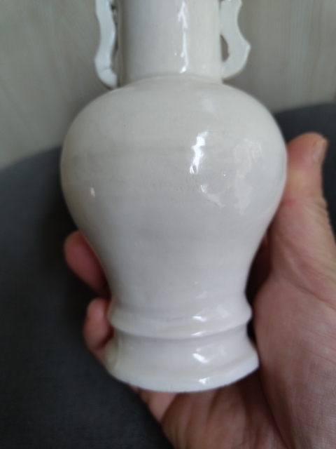 古玩陶瓷德化窯白釉瓶拍賣,當(dāng)前價格1800元