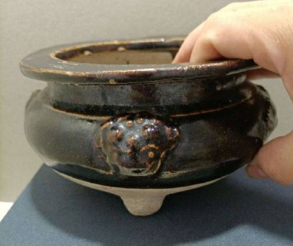 古玩陶瓷清代磁州窯三足醬釉獸耳爐拍賣,當前價格2300元
