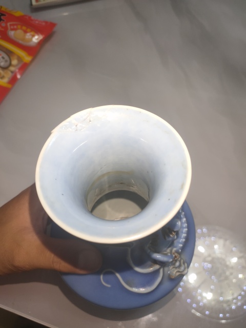 古玩陶瓷天藍(lán)釉堆龍紋瓶拍賣，當(dāng)前價(jià)格4000元