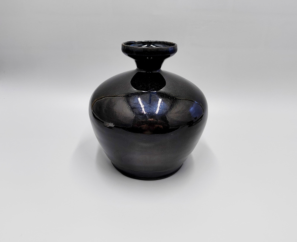 古玩陶瓷高雅的明清黑釉盤口瓶拍賣，當前價格1200元