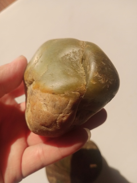 古玩玉器和田籽料原石2塊拍賣(mài),當(dāng)前價(jià)格777元