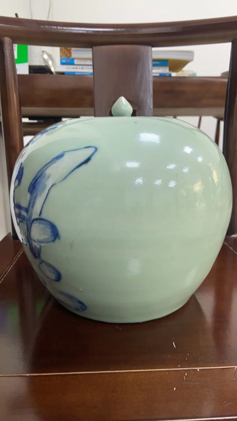 古玩陶瓷清中期 冬青釉青花加白童子折桂圖西瓜罐拍賣,當前價格2580元