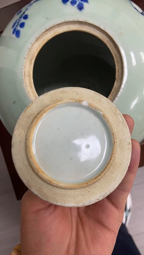 古玩陶瓷清中期 冬青釉青花加白童子折桂圖西瓜罐拍賣,當前價格2580元