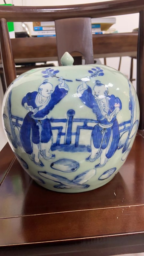 古玩陶瓷清中期 冬青釉青花加白童子折桂圖西瓜罐拍賣,當前價格2580元