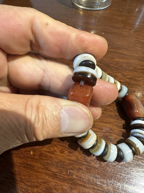 古玩玉器瑪瑙珠手串拍賣，當(dāng)前價格2222元