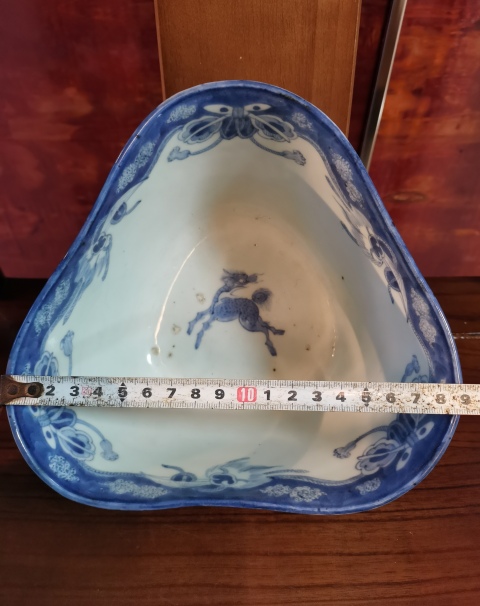 古玩陶瓷晚清民國青花三邊形神話故事碗拍賣，當前價格3600元