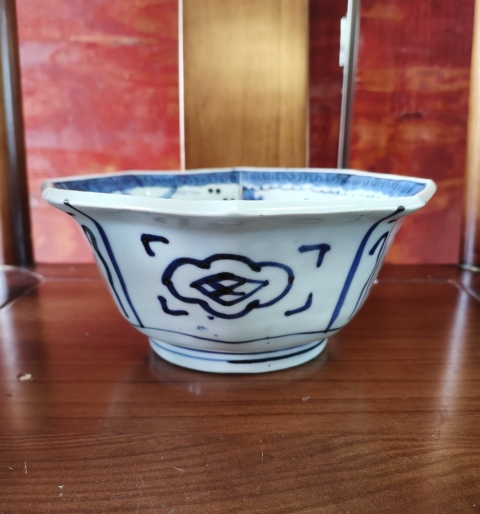 古玩陶瓷【放漏放漏】晚清民國青花福海海燕碗拍賣,當前價格800元