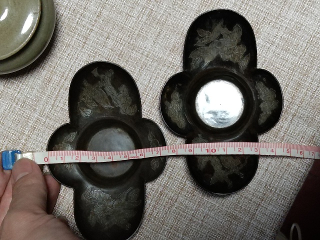 古玩陶瓷清代鏨刻花鳥紋銅底托茶托一對拍賣,當前價格1800元