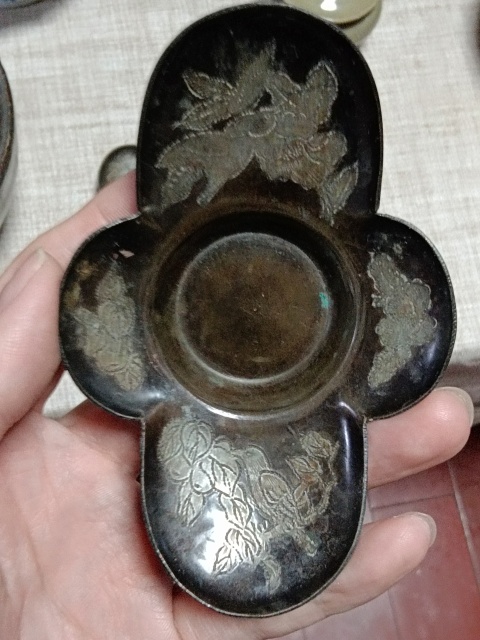 古玩陶瓷清代鏨刻花鳥紋銅底托茶托一對拍賣,當前價格1800元