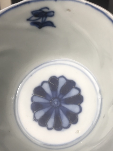 古玩陶瓷（精品花口杯）清·康熙·青花通景山水人物紋花口杯拍賣，當前價格1128元
