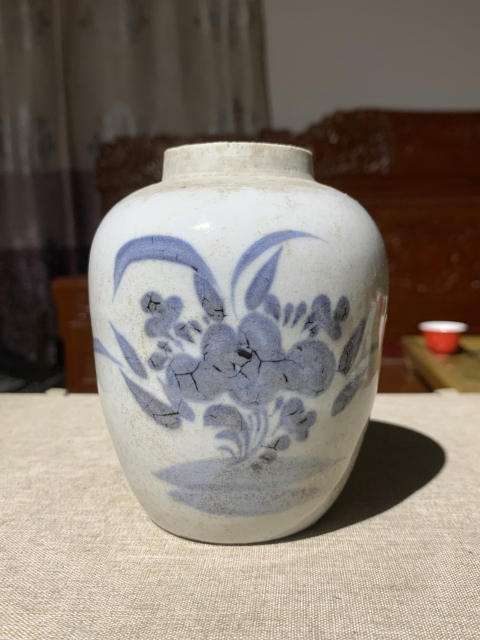 古玩陶瓷【清中】德化白瓷青花花蝶紋蓮子罐拍賣,當(dāng)前價(jià)格0元