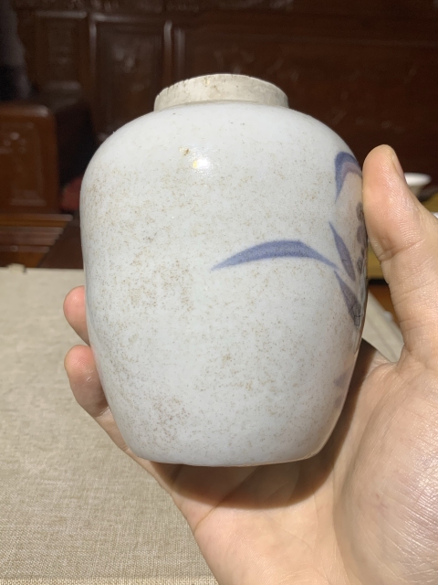 古玩陶瓷【清中】德化白瓷青花花蝶紋蓮子罐拍賣,當(dāng)前價(jià)格0元
