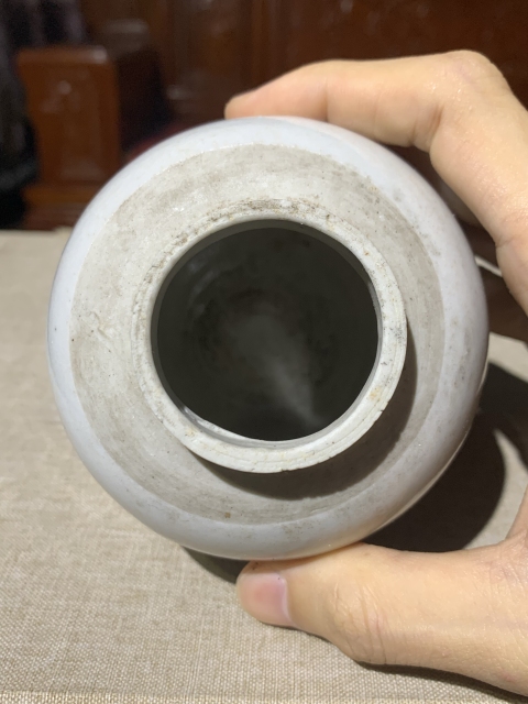 古玩陶瓷【清中】德化白瓷青花花蝶紋蓮子罐拍賣,當(dāng)前價(jià)格0元