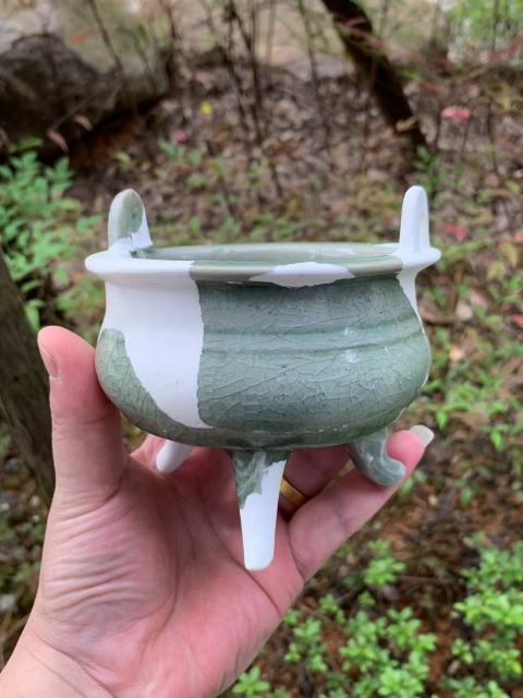 古玩陶瓷館藏級精品北宋龍泉冰片紋青瓷獸足鼎式爐拍賣,當前價格3980元