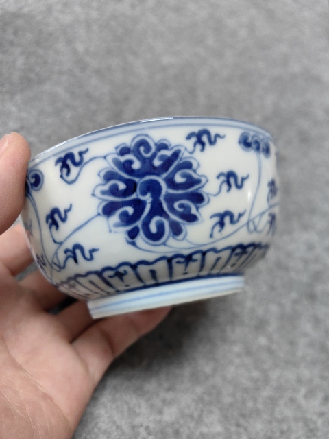 古玩陶瓷清晚期-青花纏枝花紋碗拍賣,當前價格2700元
