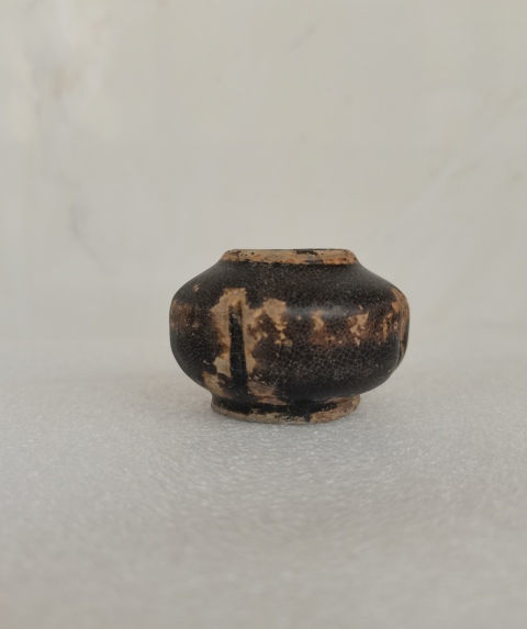 古玩陶瓷唐代·褐釉瓜棱水盂真品鑒賞圖