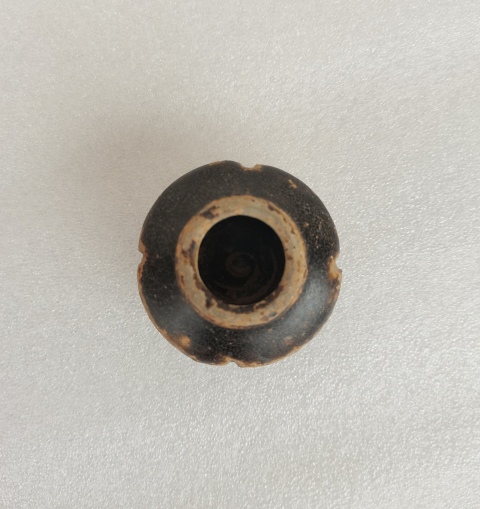 古玩陶瓷唐代·褐釉瓜棱水盂真品鑒賞圖