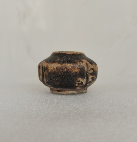 古玩陶瓷唐代·褐釉瓜棱水盂真品鑒賞圖
