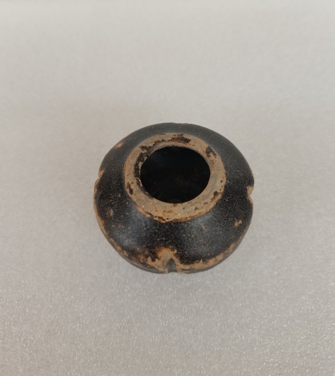 古玩陶瓷唐代·褐釉瓜棱水盂真品鑒賞圖