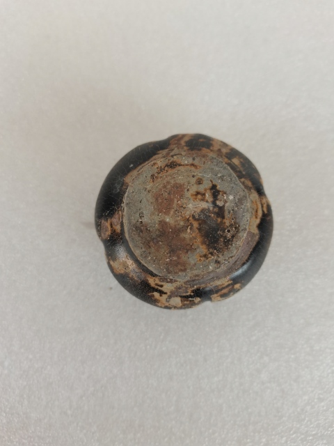 古玩陶瓷唐代·褐釉瓜棱水盂真品鑒賞圖