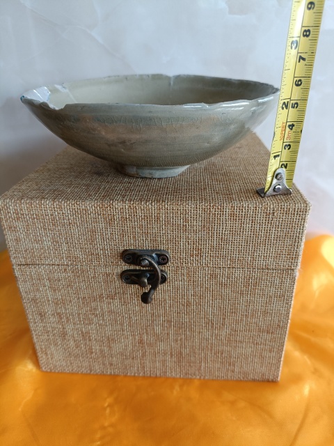 古玩陶瓷館藏級(jí)北宋龍泉青瓷五出筋河濱遺范方款盞拍賣，當(dāng)前價(jià)格1980元