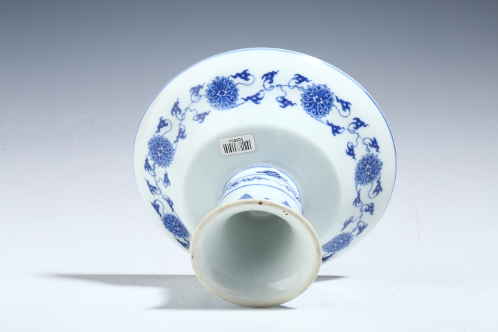古玩陶瓷清末民初·青花纏枝蓮紋高足盤真品鑒賞圖