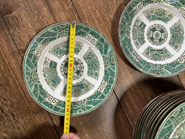 古玩陶瓷廣彩花蝶紋盤拍賣，當(dāng)前價(jià)格688元
