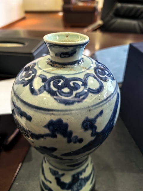 古玩陶瓷明嘉靖青花云鶴紋梅瓶拍賣,當(dāng)前價格39999元