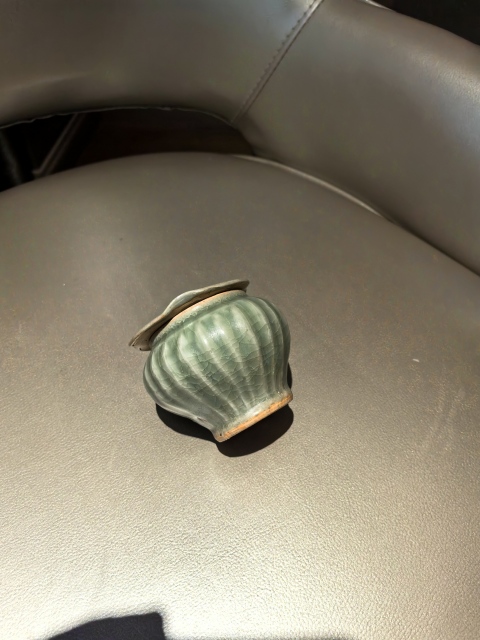 古玩陶瓷宋末元初龍泉青瓷荷葉罐拍賣，當前價格15800元