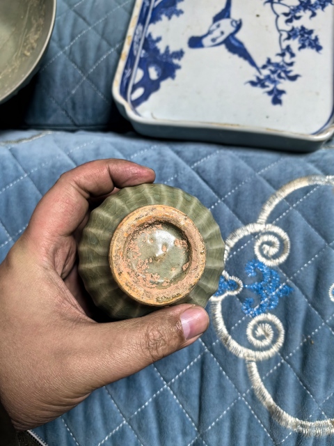 古玩陶瓷宋末元初龍泉青瓷荷葉罐拍賣，當前價格15800元