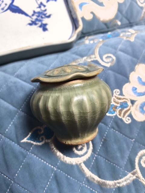 古玩陶瓷宋末元初龍泉青瓷荷葉罐拍賣，當前價格15800元
