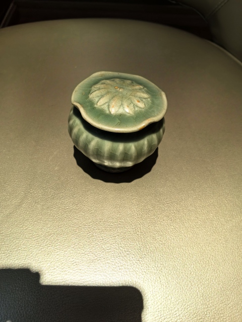 古玩陶瓷宋末元初龍泉青瓷荷葉罐拍賣，當前價格15800元