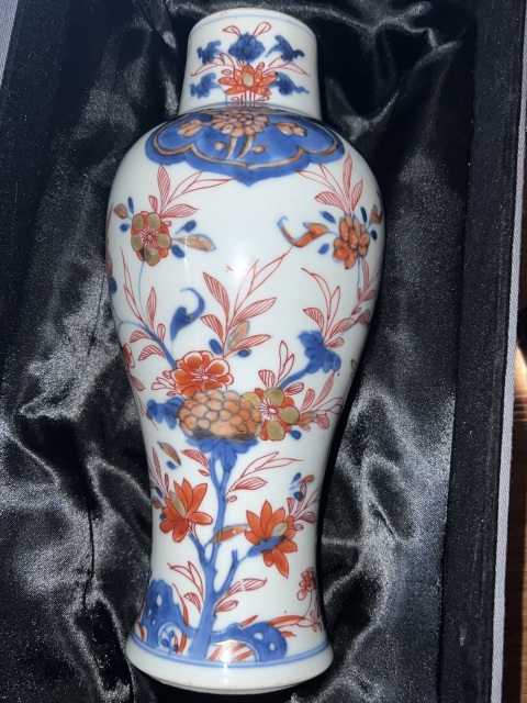 古玩陶瓷青花礬紅描金瓶拍賣,當前價格10000元