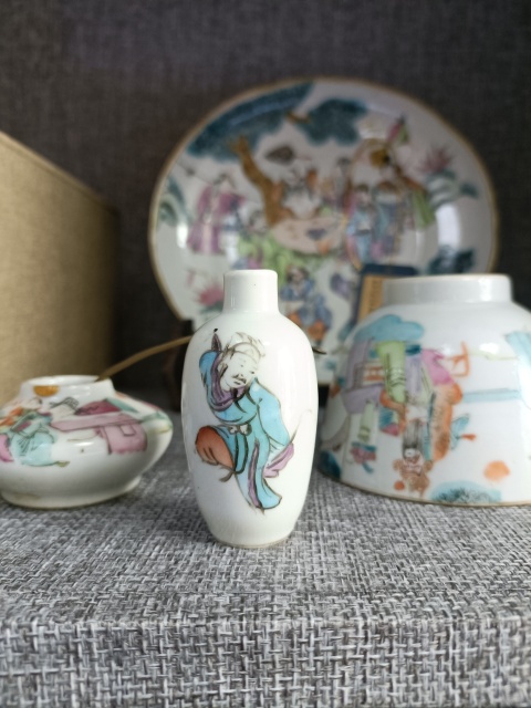 古玩陶瓷同治粉彩人物紋鼻煙壺拍賣(mài)，當(dāng)前價(jià)格2180元