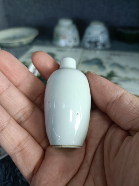 古玩陶瓷同治粉彩人物紋鼻煙壺拍賣(mài)，當(dāng)前價(jià)格2180元