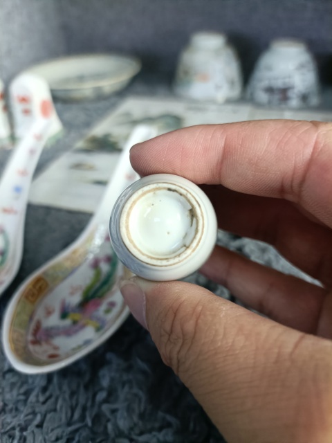 古玩陶瓷同治粉彩人物紋鼻煙壺拍賣(mài)，當(dāng)前價(jià)格2180元