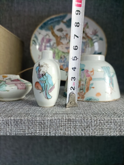 古玩陶瓷同治粉彩人物紋鼻煙壺拍賣(mài)，當(dāng)前價(jià)格2180元