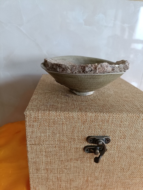 古玩陶瓷元代龍泉青瓷茶盞拍賣,當前價格260元