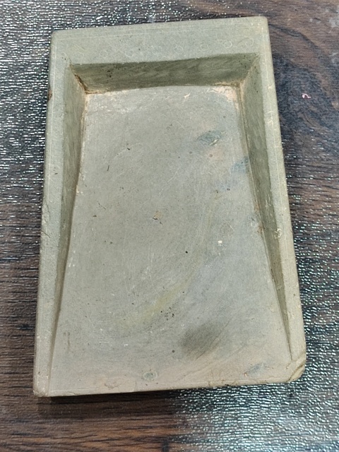 古玩雜項(xiàng)宋簸箕形抄手歙硯拍賣(mài),當(dāng)前價(jià)格3500元
