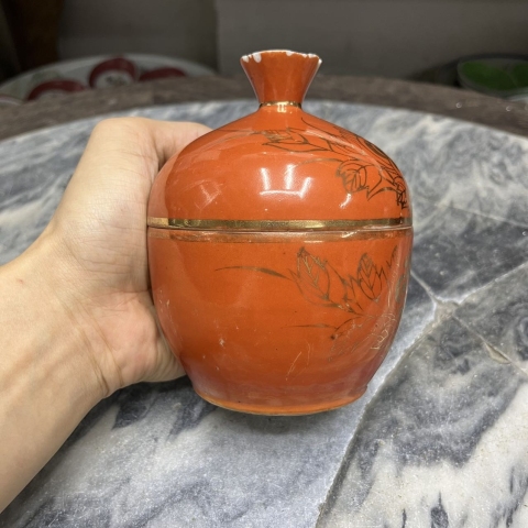 古玩陶瓷【望月樓】民國時(shí)期珊 瑚紅釉描金蓋缸拍賣,當(dāng)前價(jià)格300元