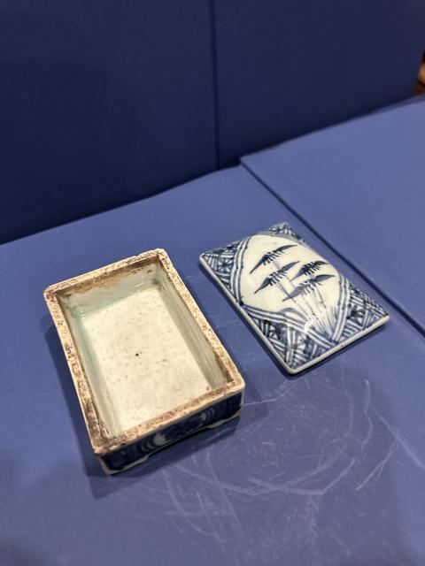 古玩陶瓷青花竹報(bào)平安圖四方蓋盒拍賣,當(dāng)前價(jià)格1200元