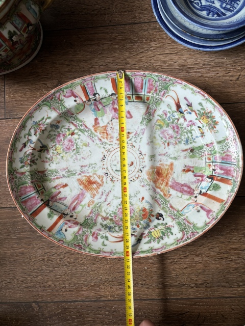 古玩陶瓷廣彩人物故事紋折沿盤拍賣，當前價格2500元